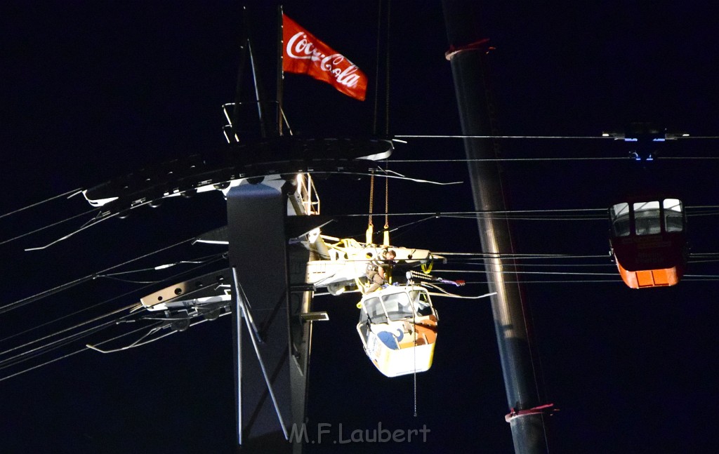 Koelner Seilbahn Gondel blieb haengen Koeln Linksrheinisch P930.JPG - Miklos Laubert